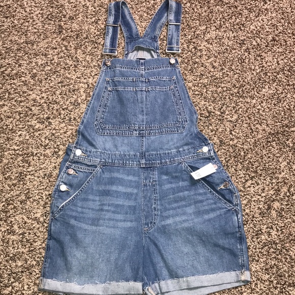 GAP Baggy Woman’s Short Overalls Light Wash in Size Medium | NWT! - Picture 2 of 10